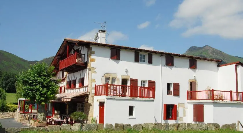Hotel Pikassaria - Image 1