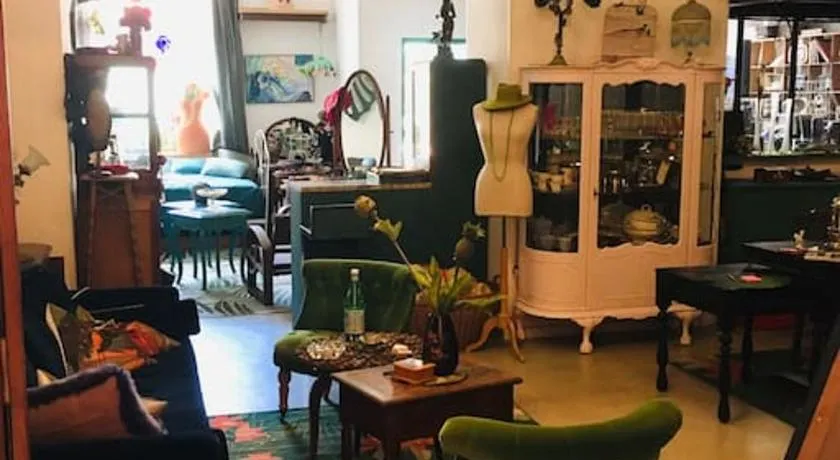 LOFT D ARTISTES AVEC PATIO AU PORT DE NICE - Image 1