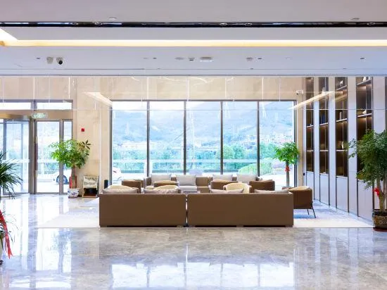 Waitan Intercontinental Hotel - Image 1