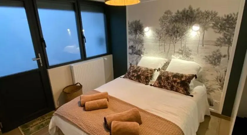 CHAMBRE COCOONING centre ville des Sables D'Olonne quartier Gare Saint Michel située à 1 kilomètre du remblai - Image 1