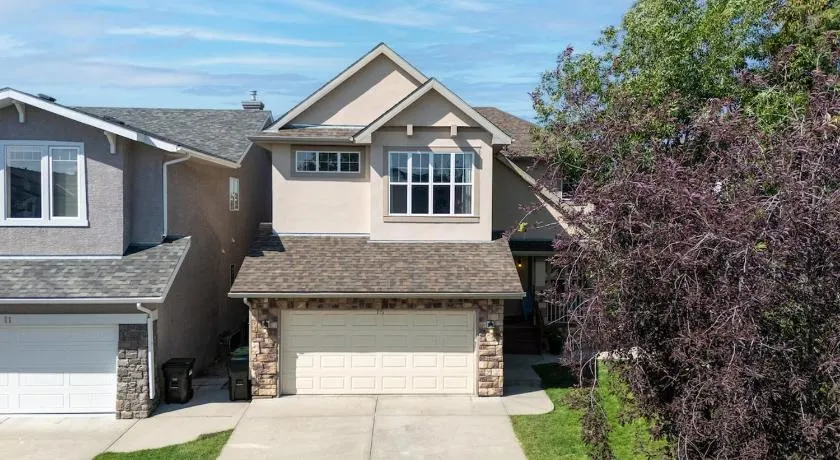 Luxury Home with 5 BR, 9 Beds, 4BA, sleep 12, AC, Crib - Image 1