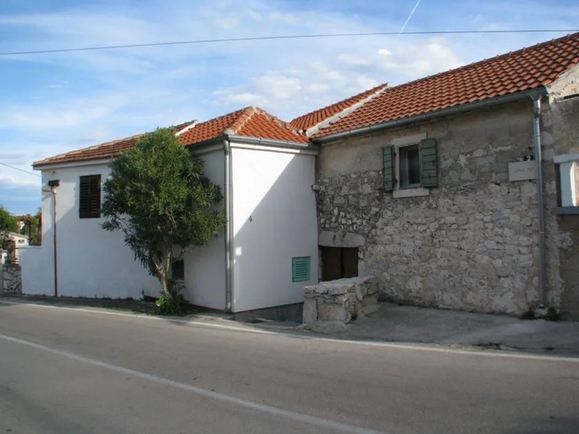 Comfy Apartment in Jezera with Garden - Image 1