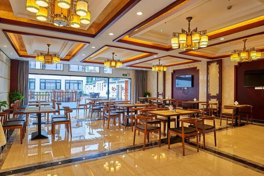 Sun Hotel - Image 1