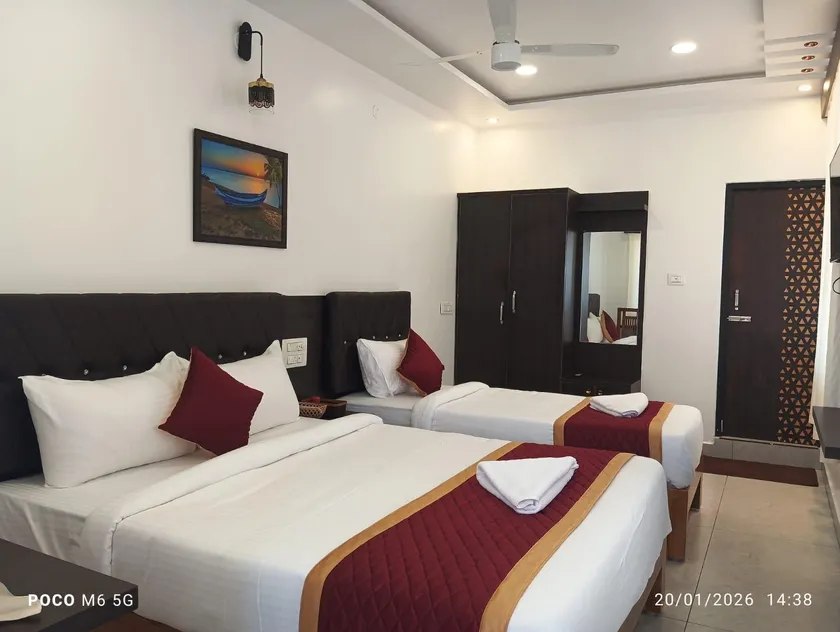 DJ Palace and Residency - Image 1