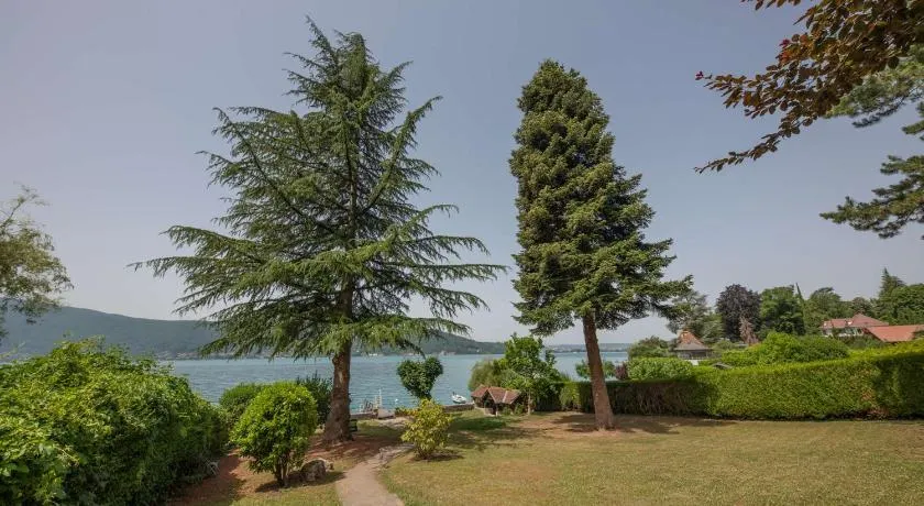 Veyrier du Lac Beachfront Villa Alice - Image 1