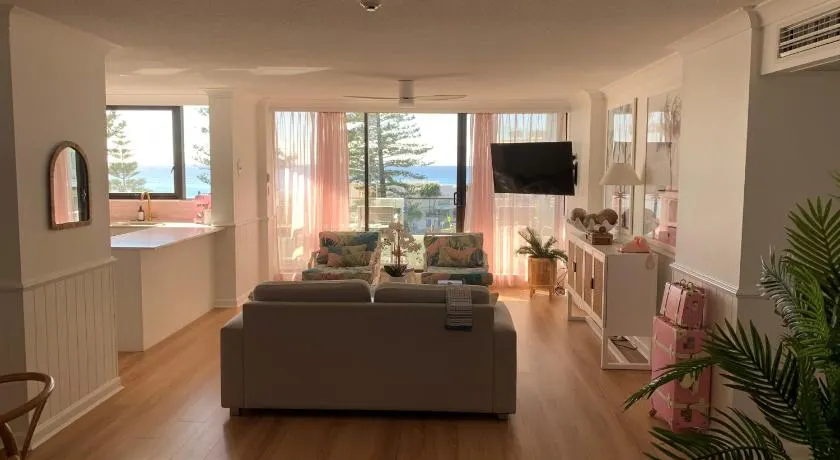 La Pacifique Apartments - Image 1