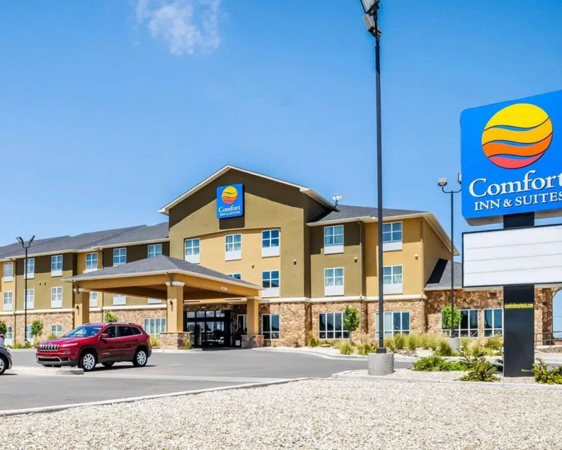 Comfort Inn & Suites Artesia - Image 1