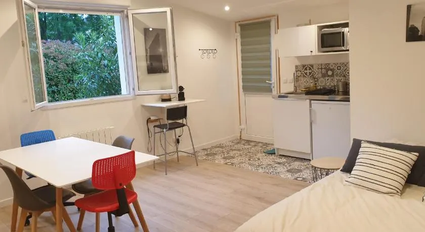 Adorable studio 25m² très calme avec parking - Image 1