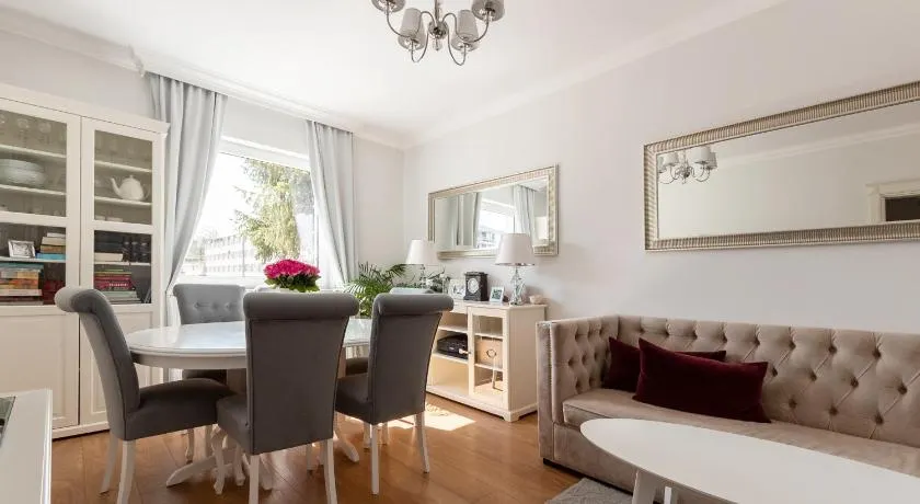 Elegant near Old Town - free parking - Image 1