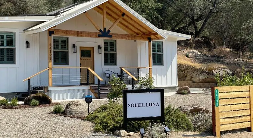 Soleil Luna – Luxury 2BR, 2BA Home 2 Miles from Sequoia NP”  - Image 1