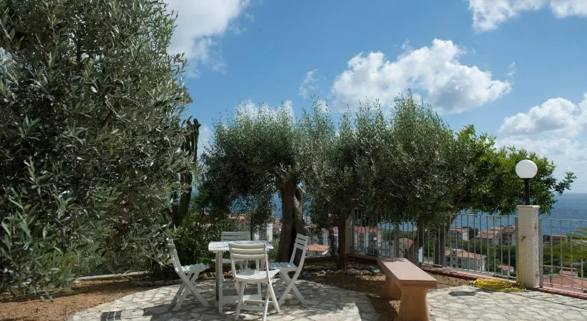 L'Ulivo Sul Mare - Image 1