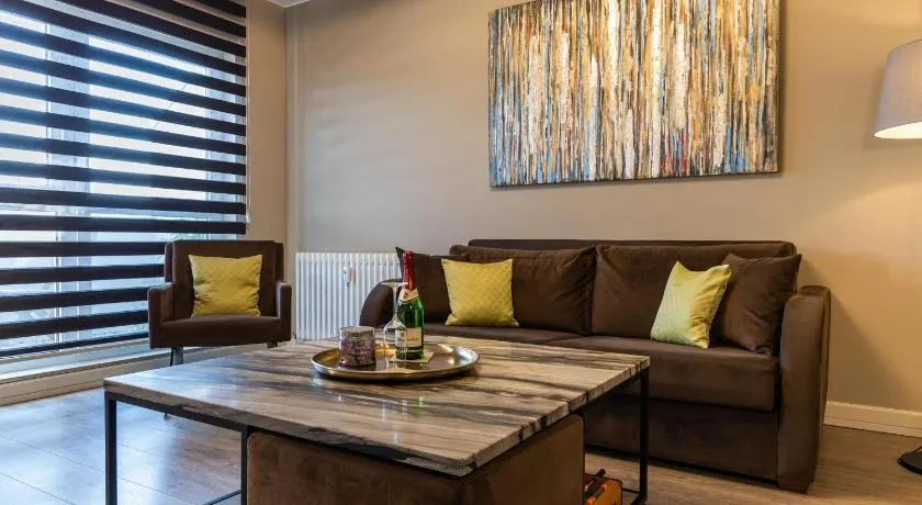 Deluxe Apartment mit Tiefgarage in Nähe Messe-BMW-Porsche-DHL-Flughafen-Flugzeugwerk der Deutsche Aircraft - Image 1