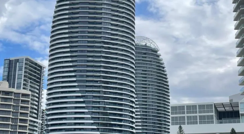 4 Bedroom Huge Sub Penthouse Oracle Level 31 Magnif VIEWS 260m2 Family Skyhome Sleeps 8 Adults and 2 Children, Sofa Bed Portacot, High Chair Central to Everything Resort Skyhome 5 STAR Luxury - Image 1