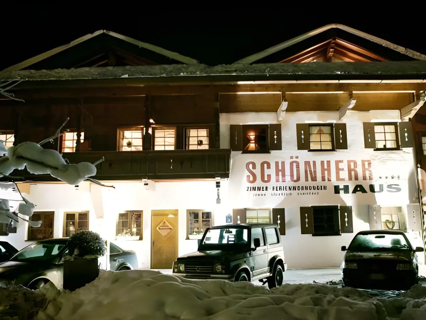 Schönherr Haus - Image 1