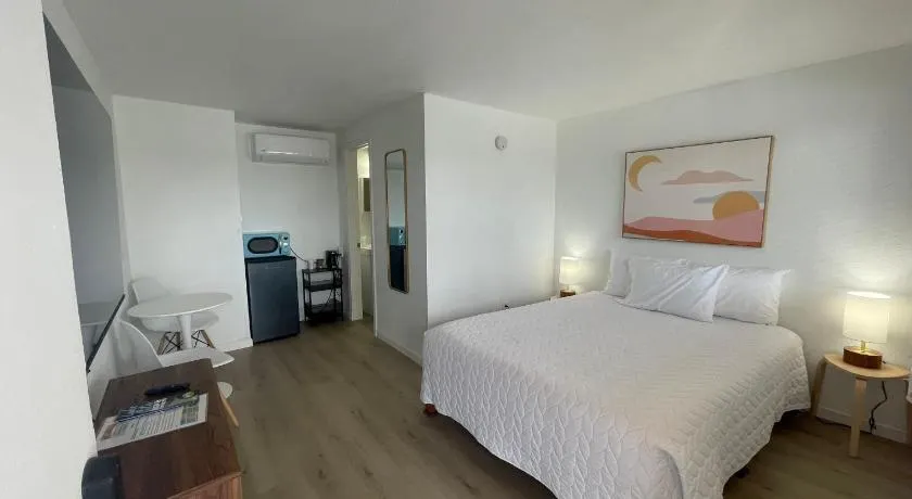 Single King Room - Image 1