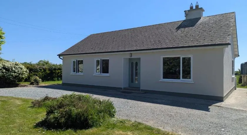 Hook Lighthouse Cottage - Image 1