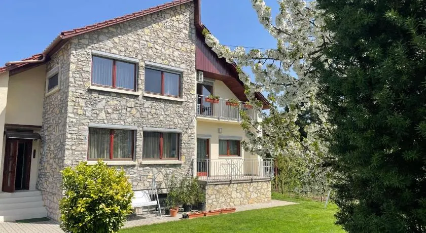 Meggyes Apartman - Image 1