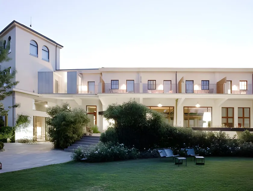 Alter Hotel - Image 1