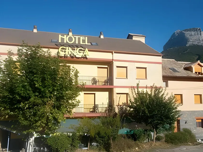 Apartamentos Cinca - Image 1