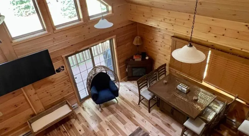 Luxury Cabin with Outdoor HotTub-NEW Construction - Image 1