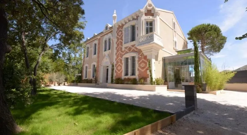 La Bastide des Trembles- Hôtel particulier avec piscine proche IPC et Vélodrome - Image 1