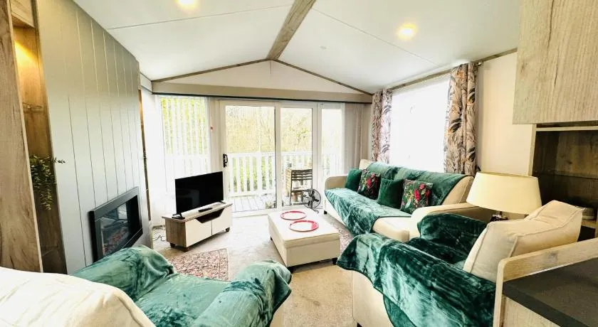 Escape The City - Cozy Caravan Next To The Lake - Image 1