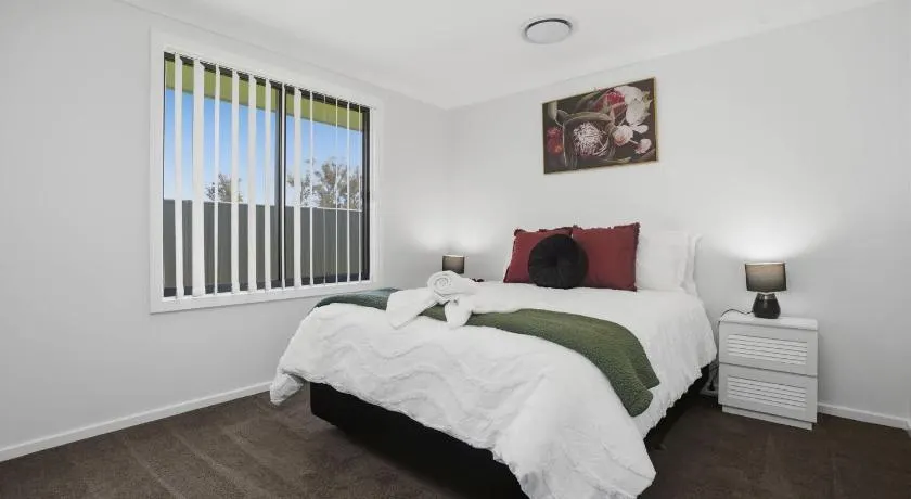 Whistling Way Wonderscape - Modern 4 Bed 2 Bath - Image 1