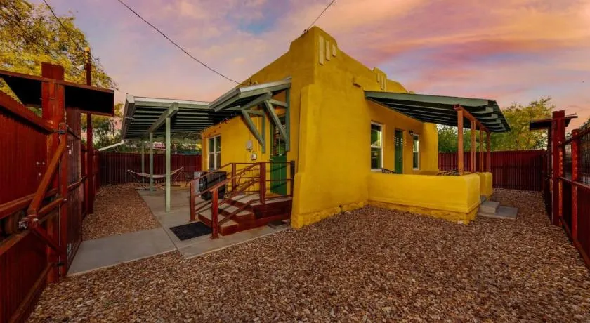 Near U of A, 2 BR 1 BA, Fenced, Covered Patio - Image 1