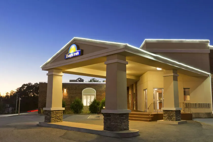 Days Inn by Wyndham Bridgewater Conference Center - Image 1