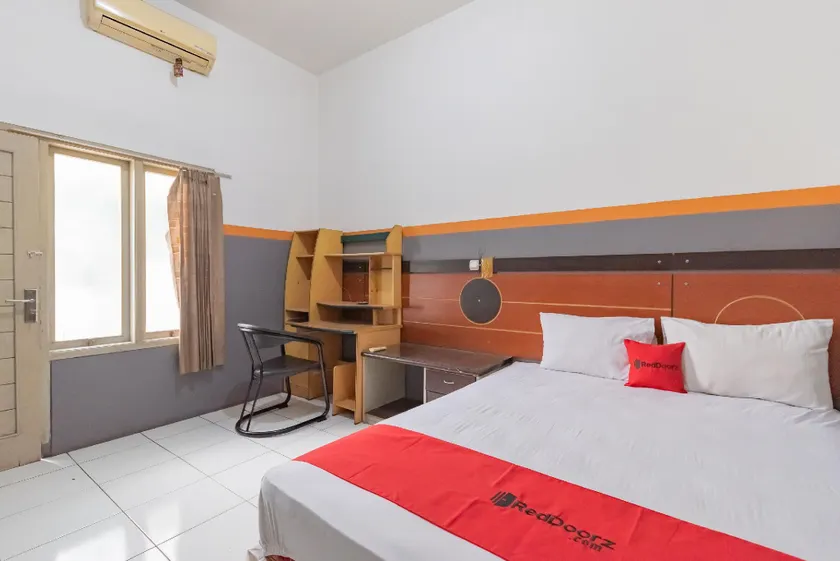 RedDoorz At Merdeka Street Garut - Image 1