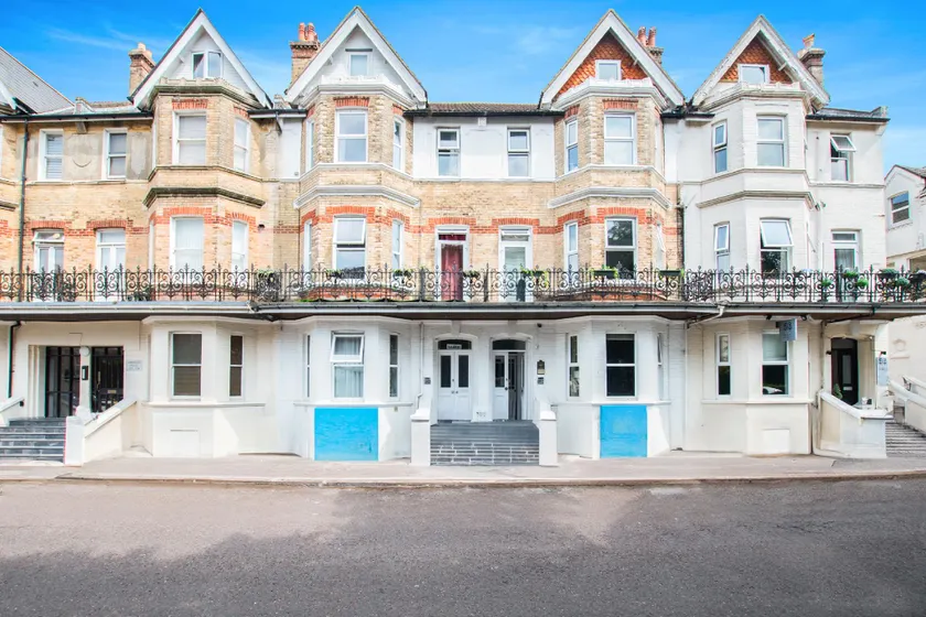 OYO The Lodge Bournemouth - Image 1