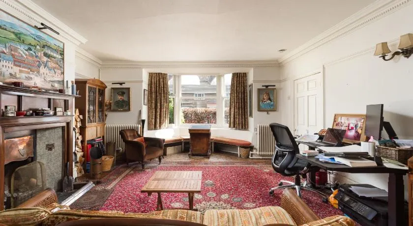 Crofton House - Image 1