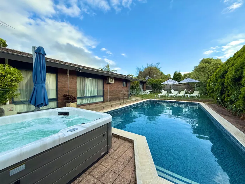 Brighton Blissful - Family Poolside Villa Pool Spa Sauna - Image 1