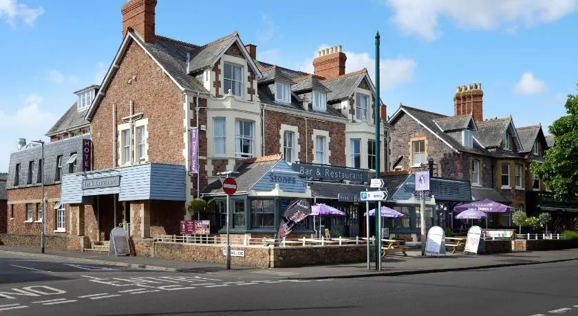 Stones Hotel and Bar - Image 1