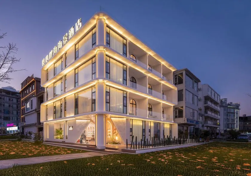 Sea View Hotel Lingxin Banhai - Image 1