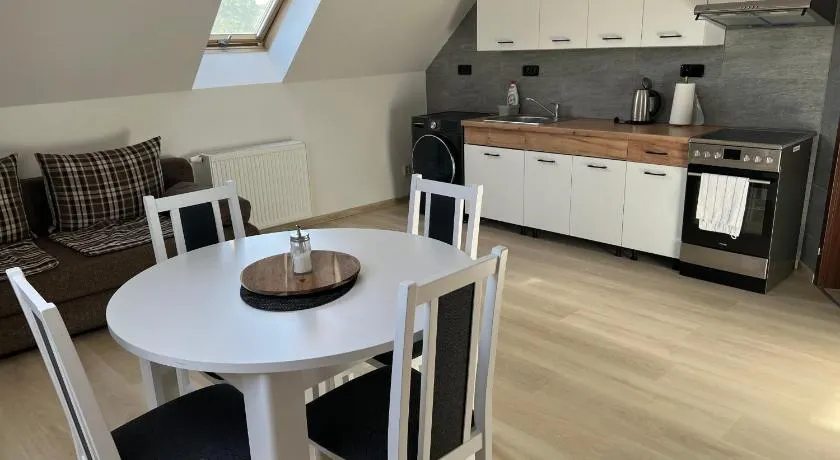 Podkrovní apartmán se společným bazénem - Image 1