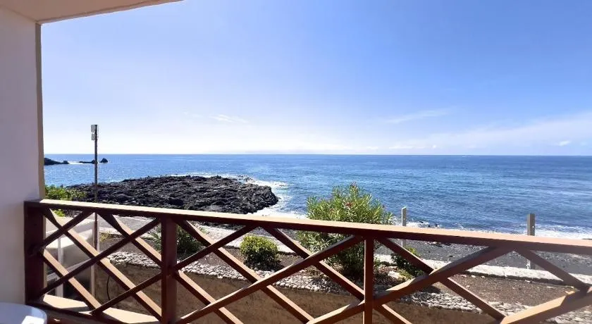 Max Neptuno 1st Line Beach Ocean View Apartment - Image 1