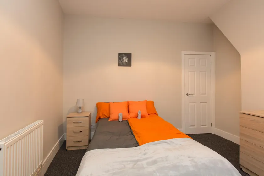 Townhouse @ Rose Street Stoke - Image 1