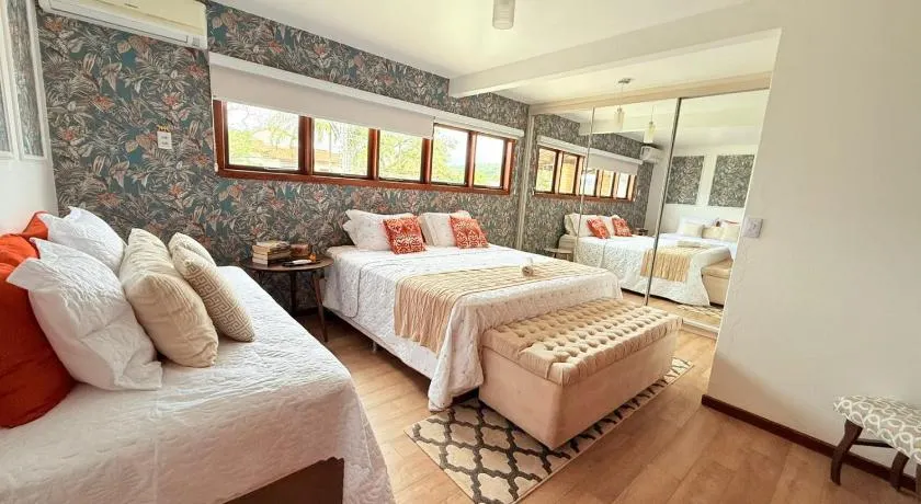 Casa Aconchego Jurerê Internacional,6 quartos , churrasqueira, piscina, 350m do mar - Image 1