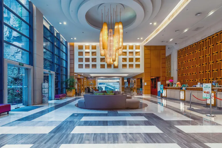 Palace Hotels (Chongqing Nanbin Road Holy Land Hot Spring Branch) 朗丽兹酒店（重庆南滨路圣地温泉店） - Image 1