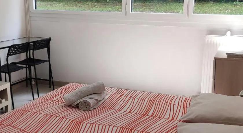 Cozy Studio Apartment Close to Melun and Vaux-le-Penil - Image 1