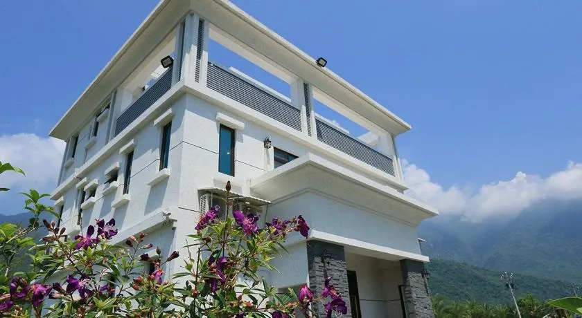 Gully Orchard Homestay - Image 1