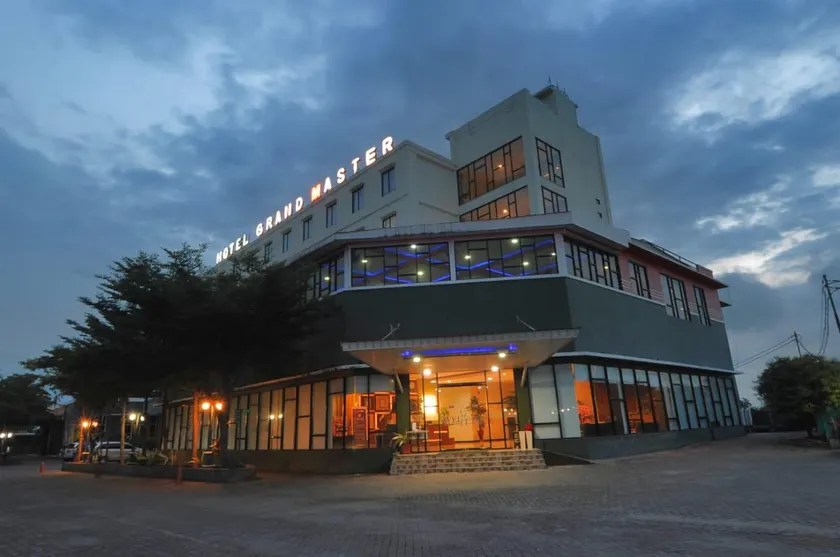 Grand Master Hotel Purwodadi - Image 1