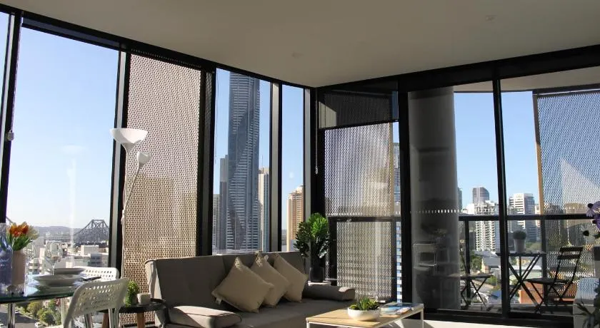 Spectacular Views of CBD by FV with Free Car Park - Image 1