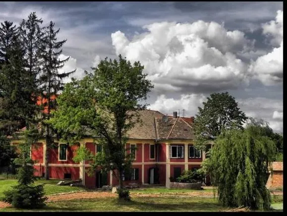 Wekler Családi Pincészet és Panzió - Image 1