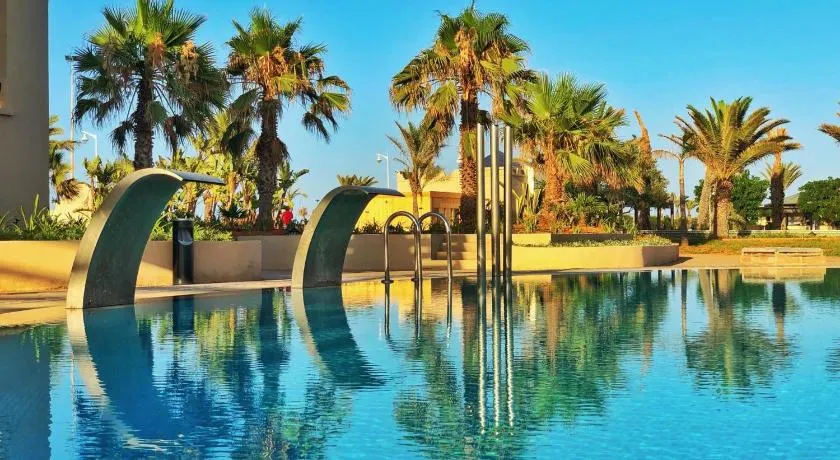 Oasis Beach & Spa - Blue Pearl - Image 1