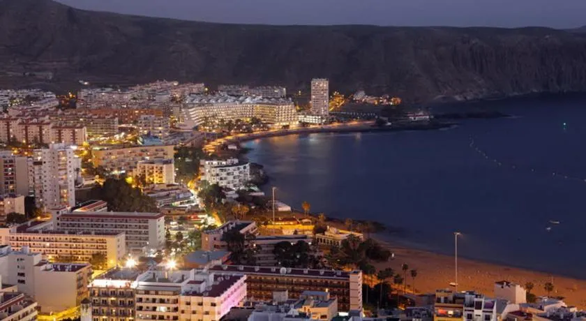 Fabulous 2-bedroom apartment right on the beach of Los Crstianos - Image 1