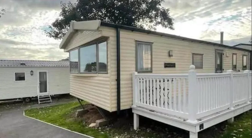 3 Bed-Sleeps 8-Pet Friendly-Parking-Sea View - Image 1
