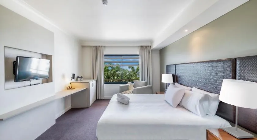 Tropical Resort Living on Darwin Harbour with Pool - Image 1