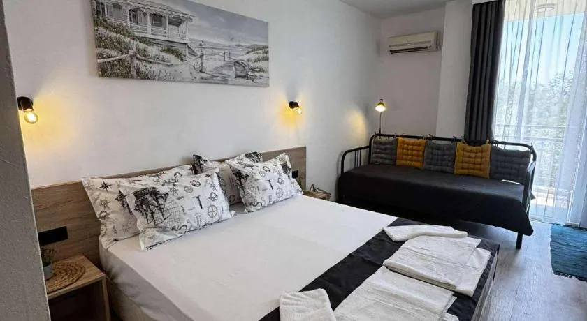 Студия 310 и 312 на първа линия - Image 1